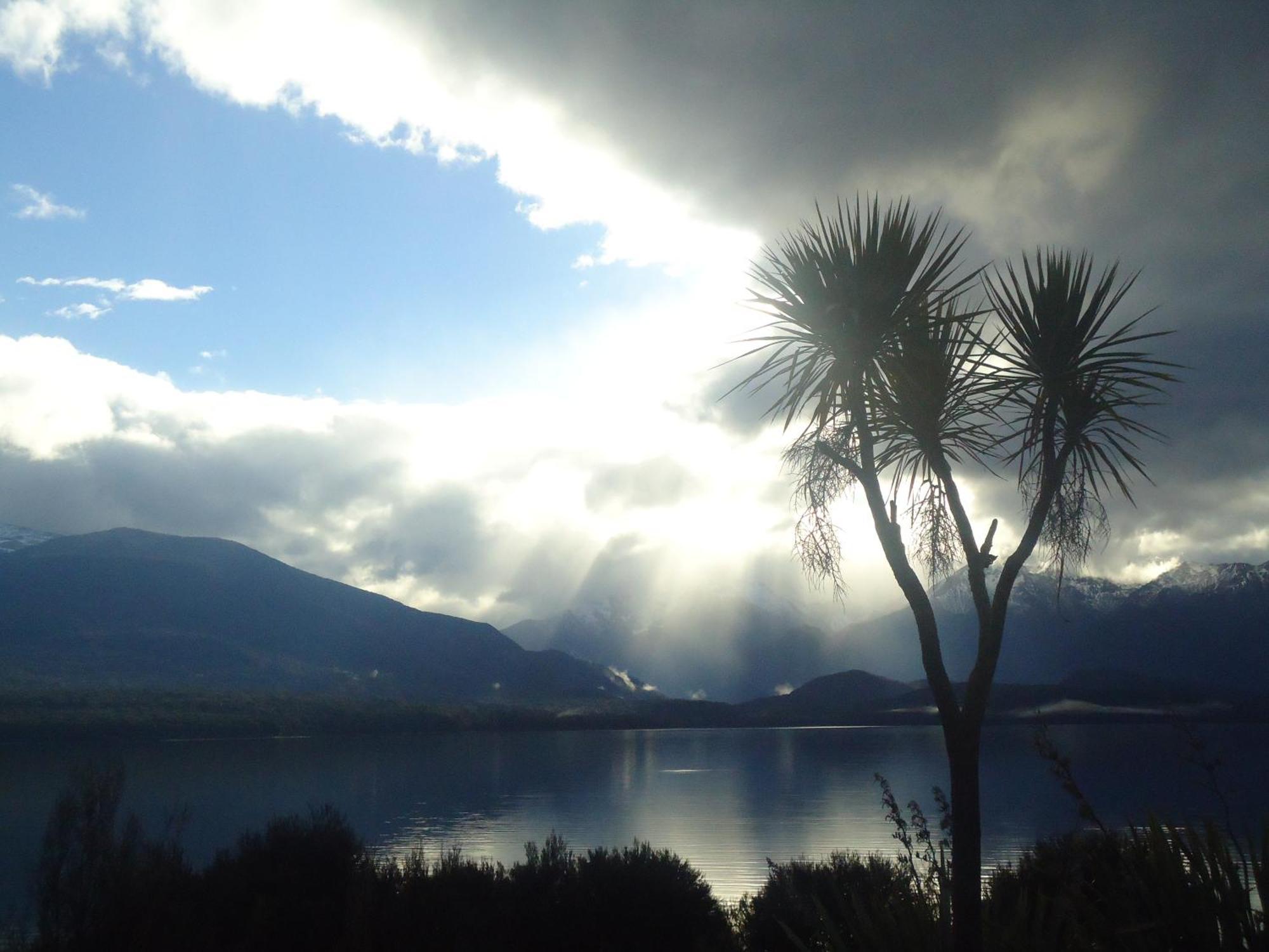 Shakespeare House Bed and Breakfast Te Anau Exterior foto